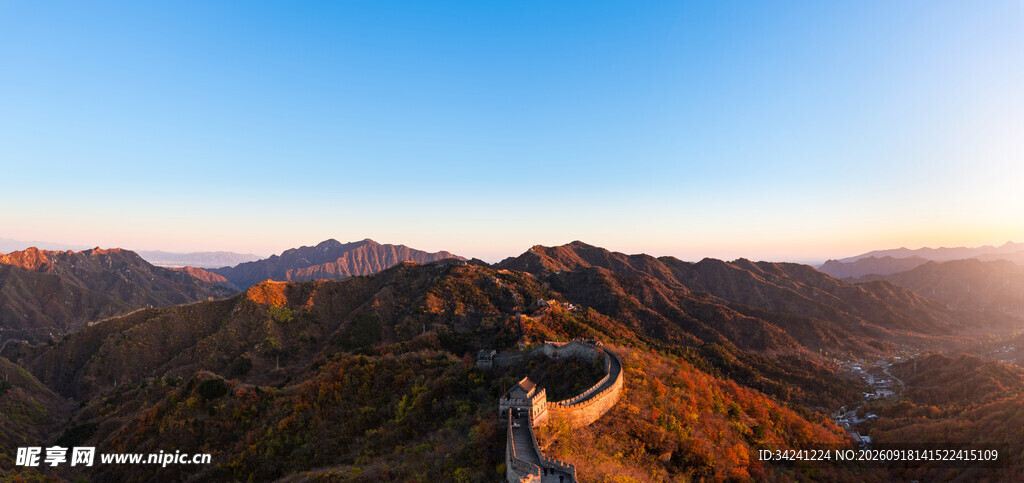 长城壮丽日出美景