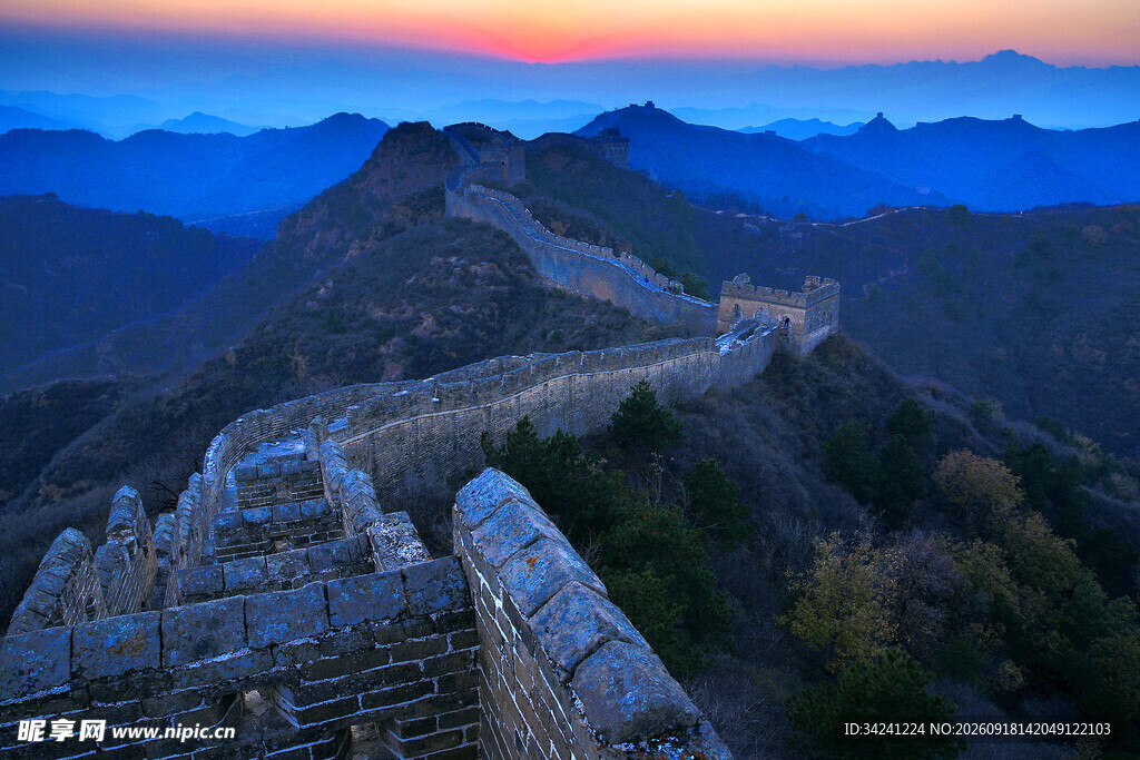 壮丽长城日出美景