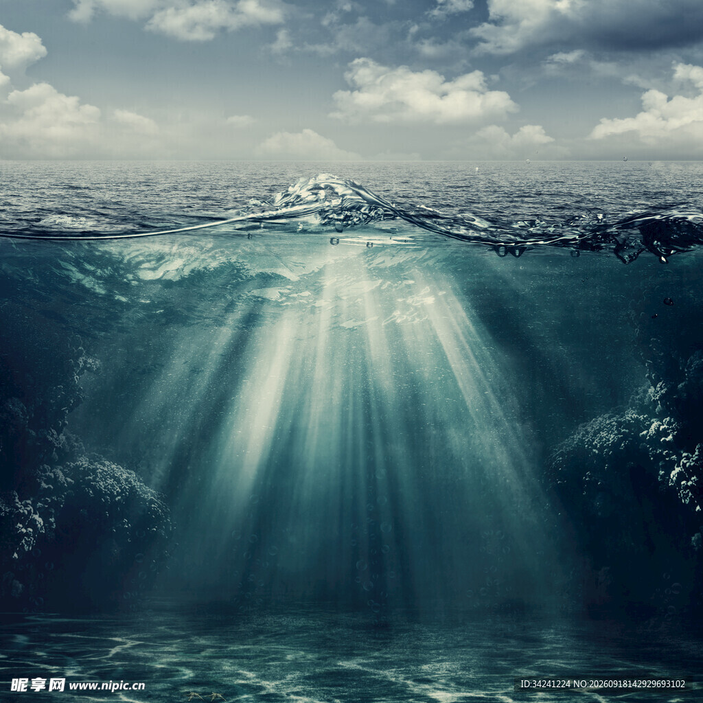 海底阳光穿透的梦幻景象