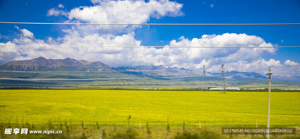 草原蓝天美景