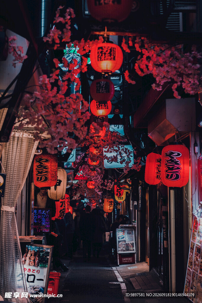 日式街道红灯笼夜景