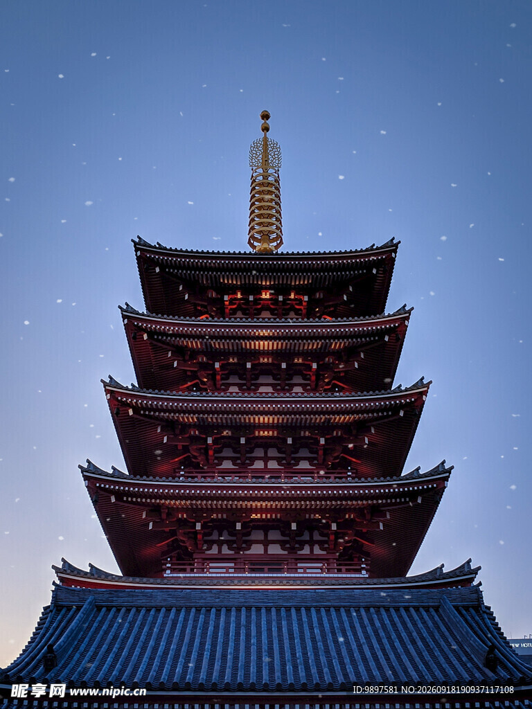 古色古香的多层塔楼建筑
