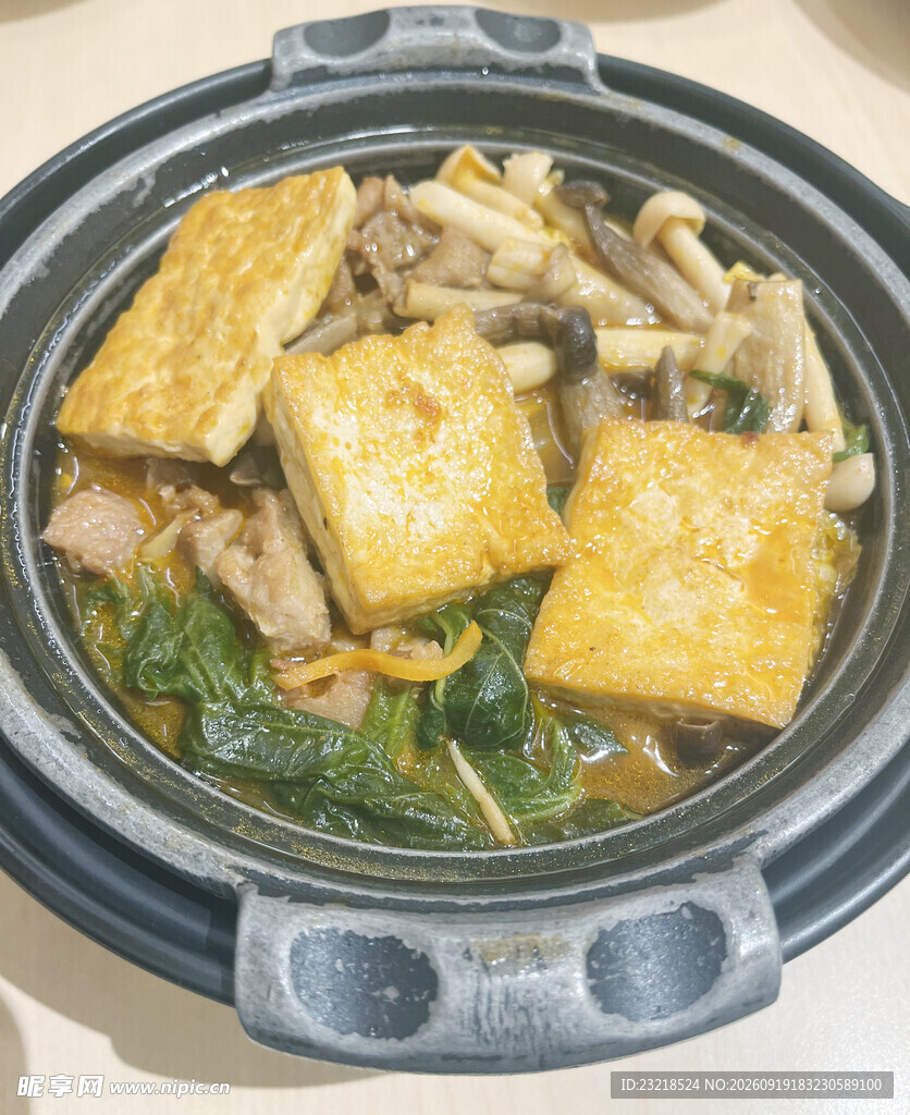 菌菇豆腐煲