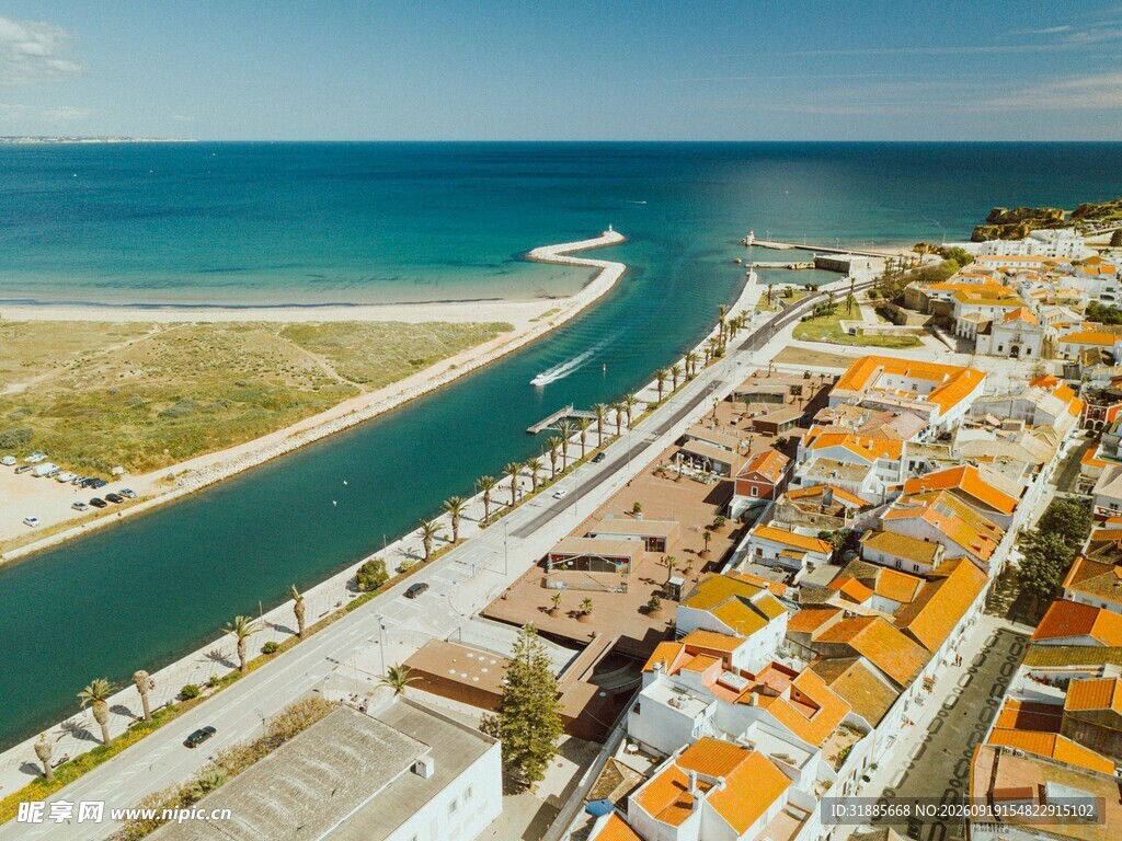 海滨小镇俯瞰美景