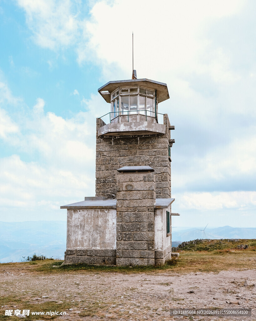 山顶古老瞭望塔