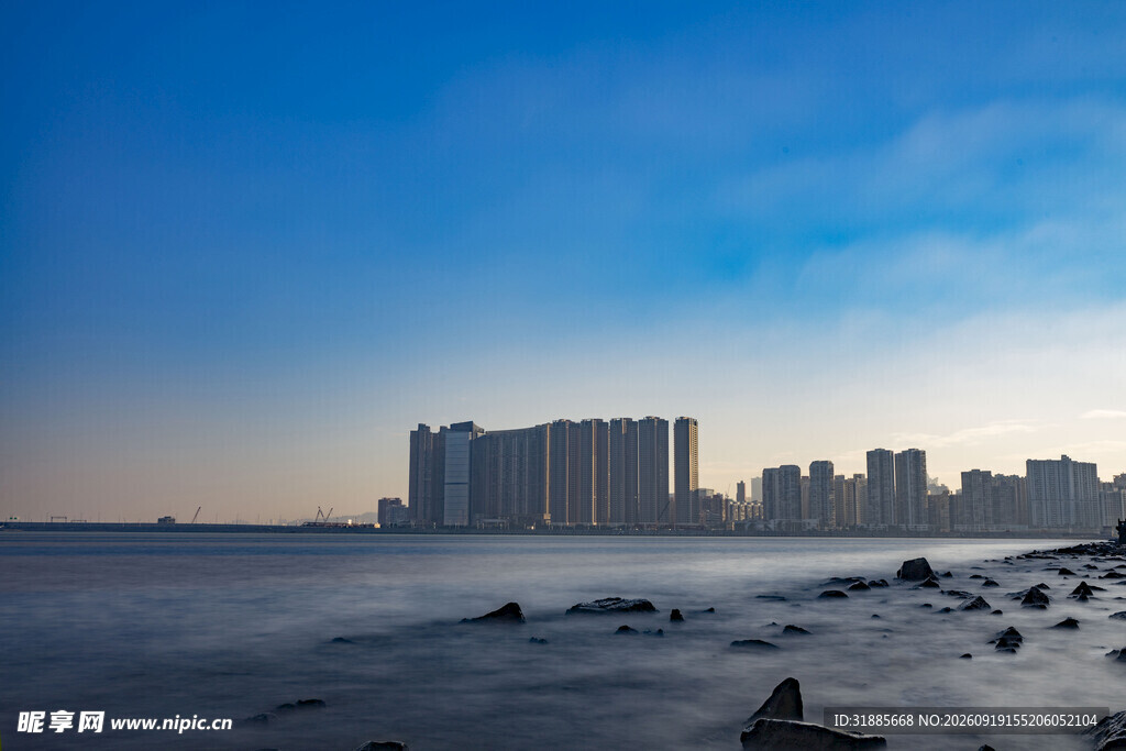 海滨城市黄昏美丽景致