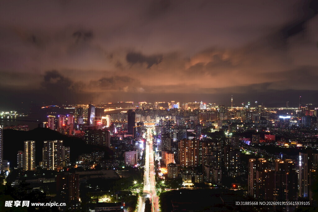 城市璀璨夜景俯瞰图