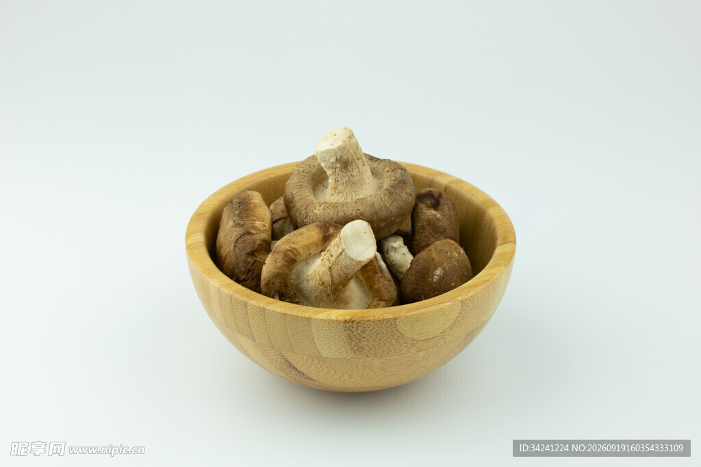 木碗中的块状物