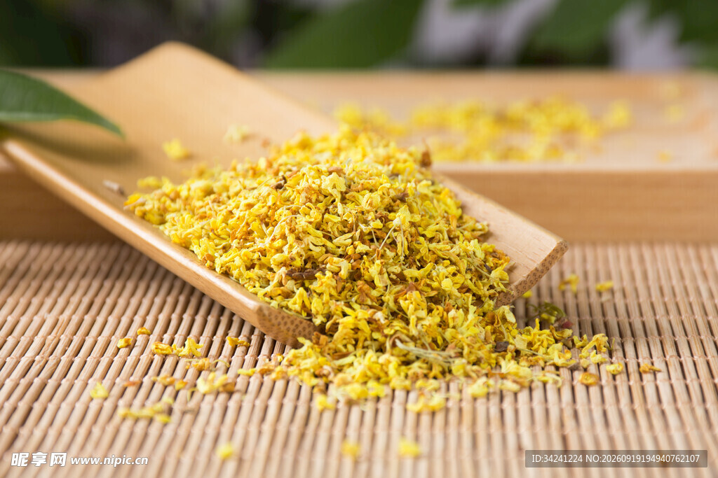 木勺中的金黄桂花