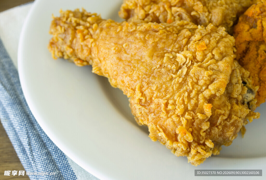 金黄酥脆炸鸡腿