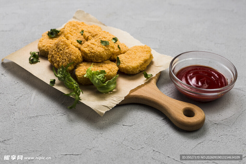 香酥蔬菜饼配番茄酱