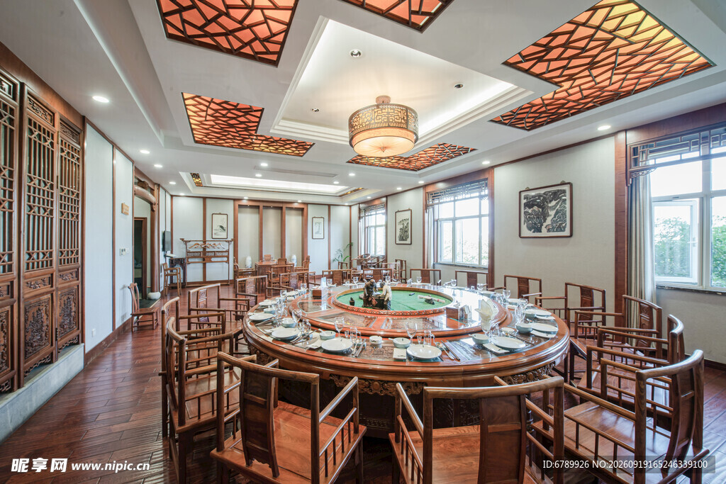 中式豪华餐厅圆桌用餐场景