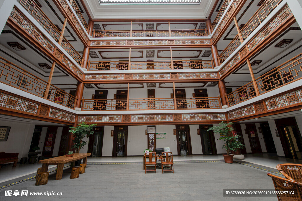 中式传统多层庭院建筑