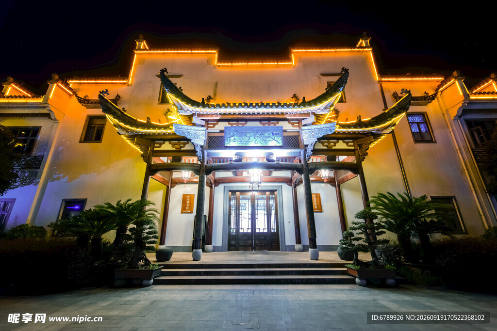 古雅中式建筑夜景