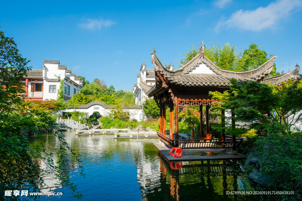 中式园林湖畔雅致景致