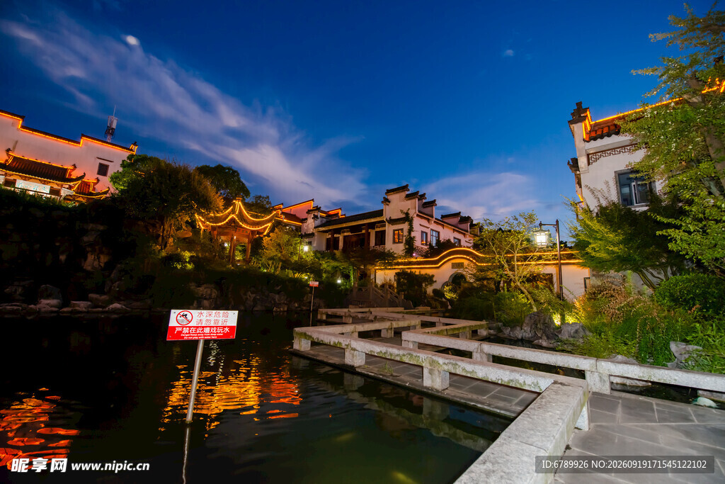 徽派建筑夜景