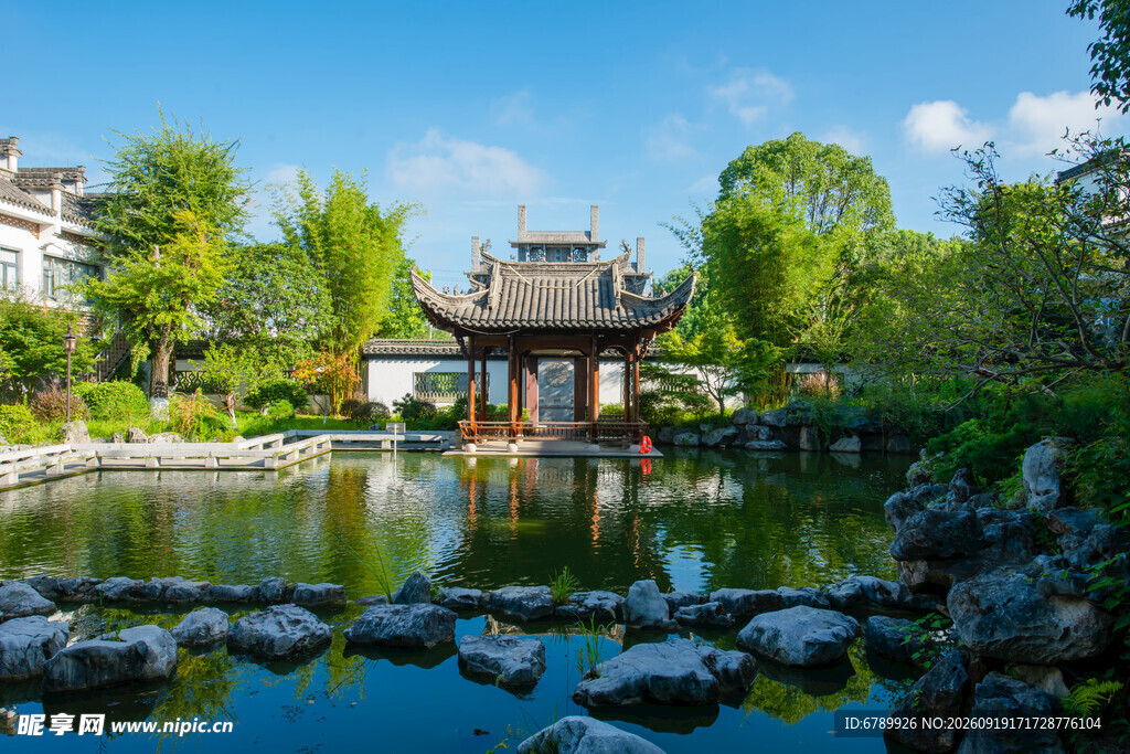 中式园林湖畔雅致景致