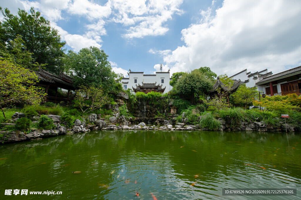 中式园林池塘美景