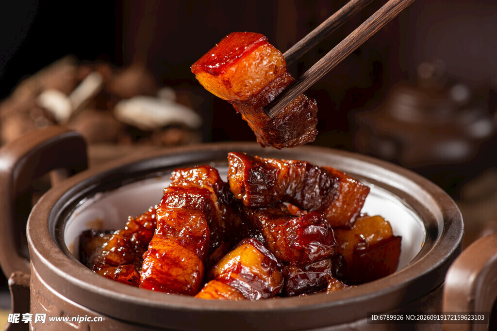 瓦罐红烧肉