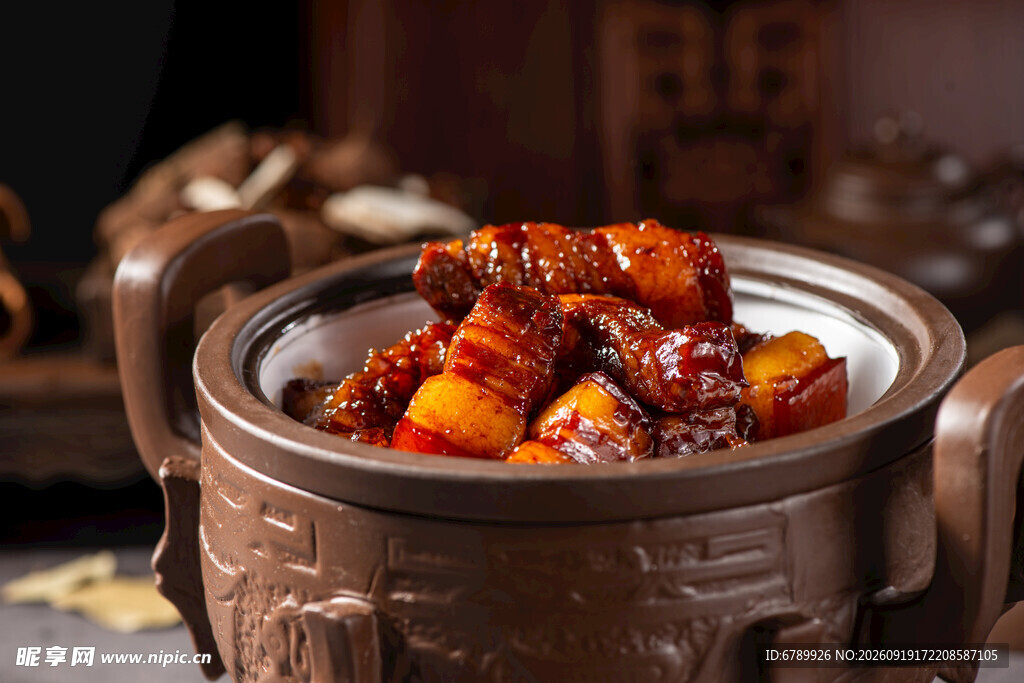 瓦罐红烧肉
