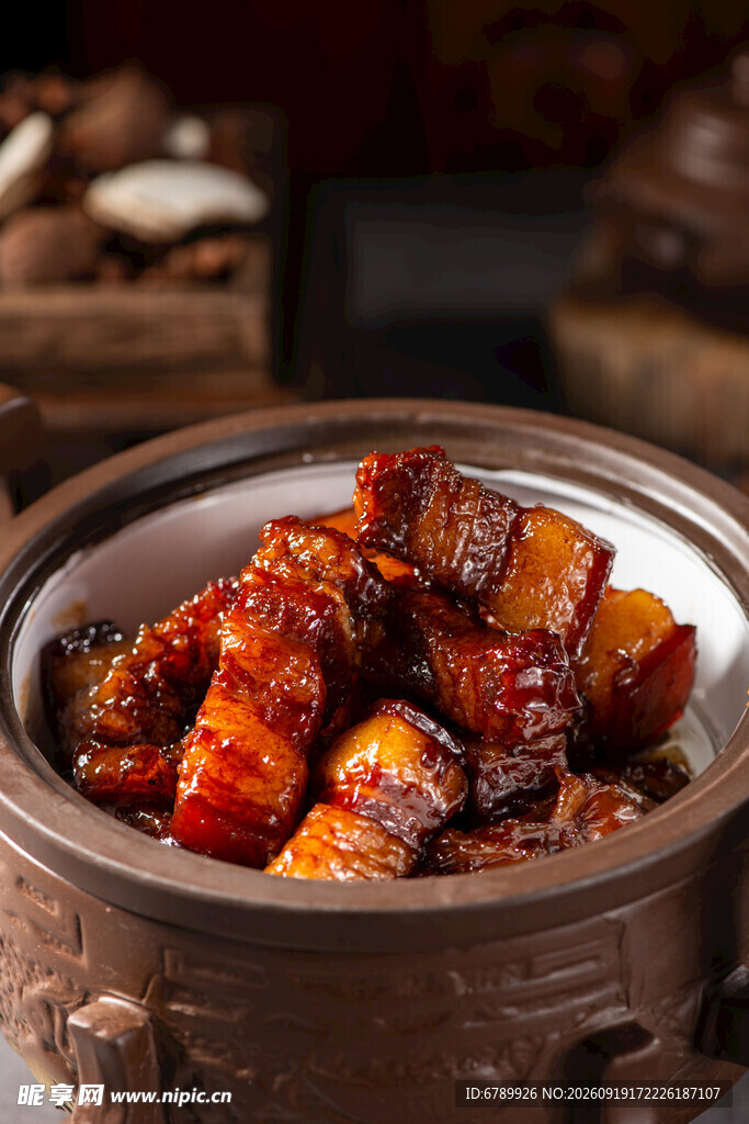 瓦罐红烧肉