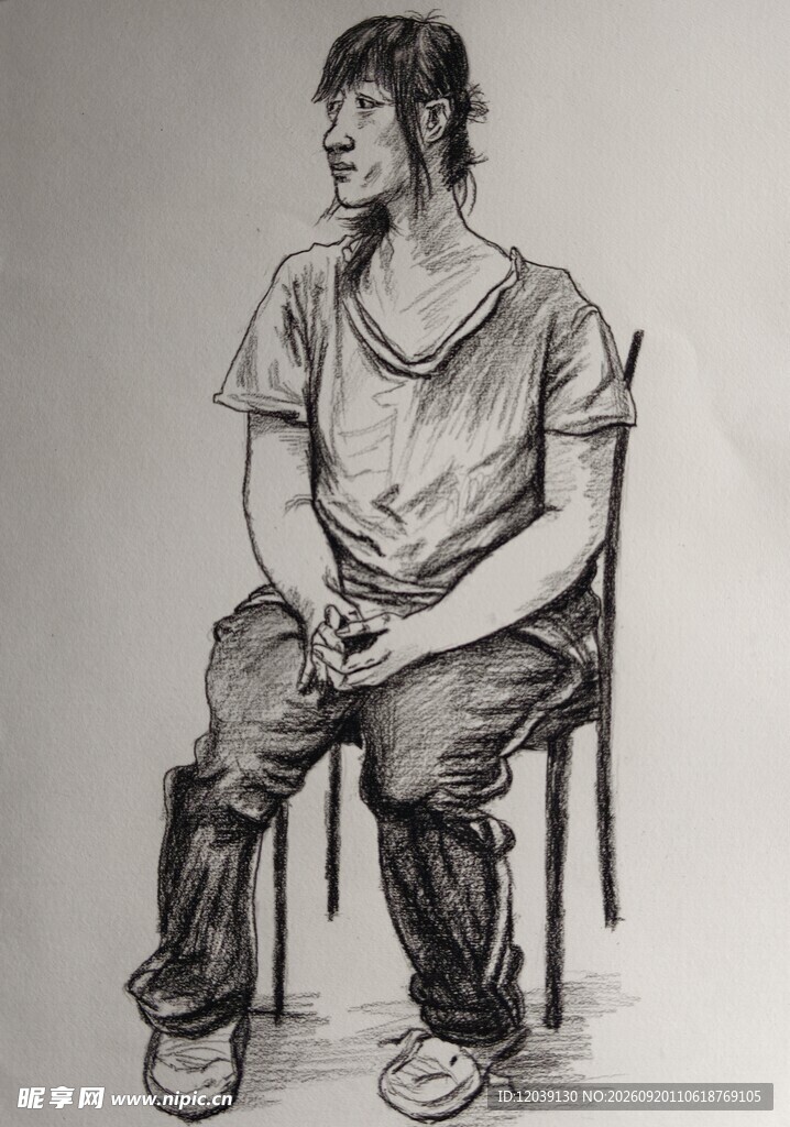 女青年坐姿人物速写
