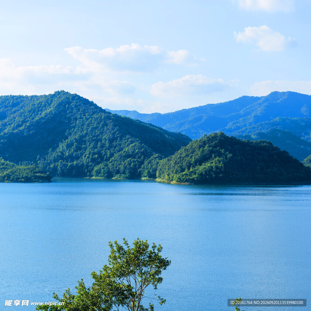 湖光山色美景
