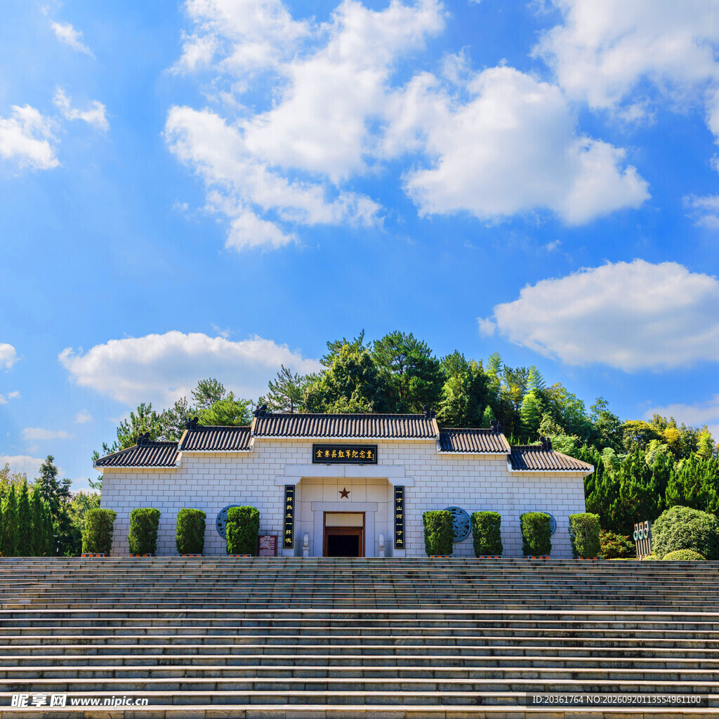 中式建筑前的开阔景观