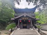山林中的古朴中式建筑
