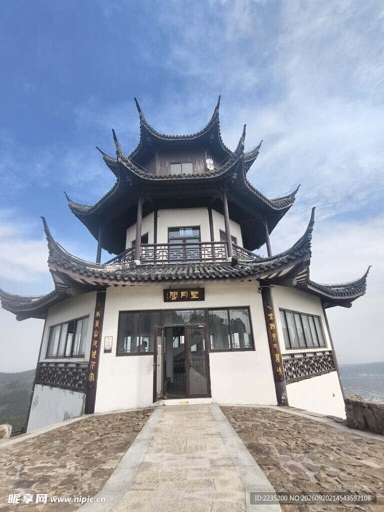 中式古建楼阁尽显典雅韵味