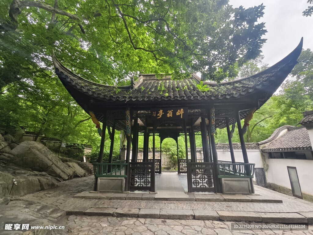 醉翁亭 古雅中式凉亭隐于绿荫间
