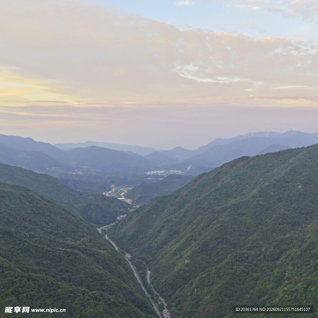 山间公路美景