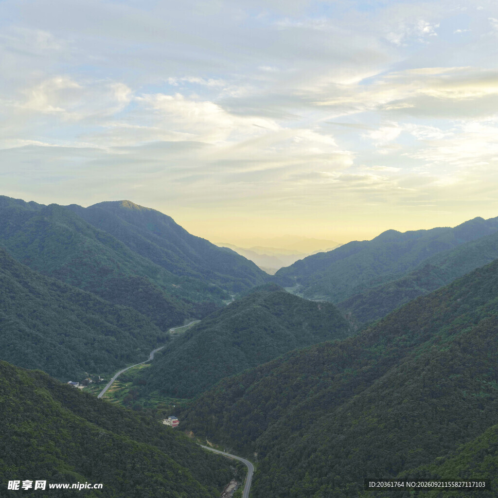 山间公路美景