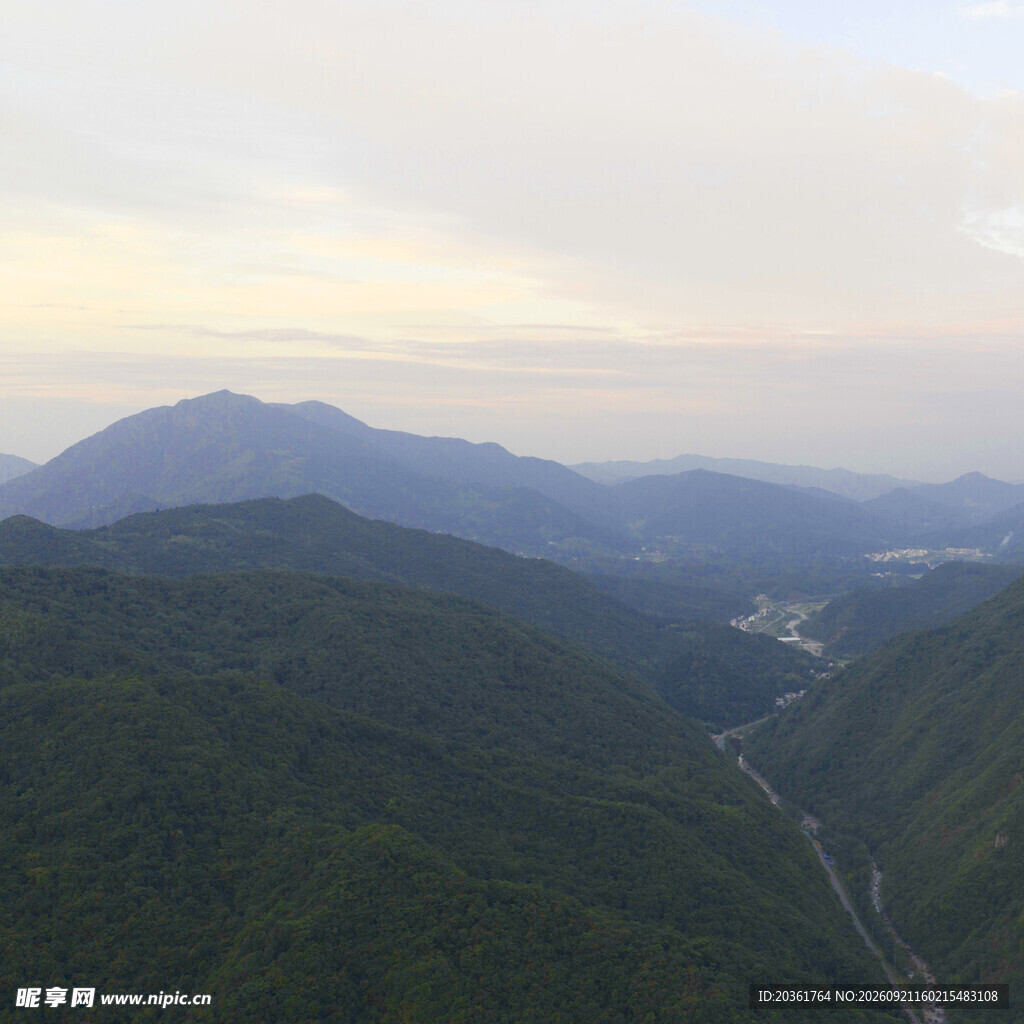 山间美景