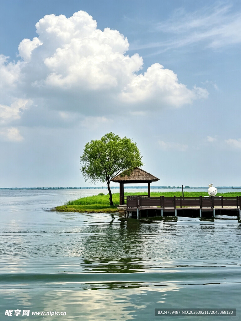 湖畔凉亭自然美景