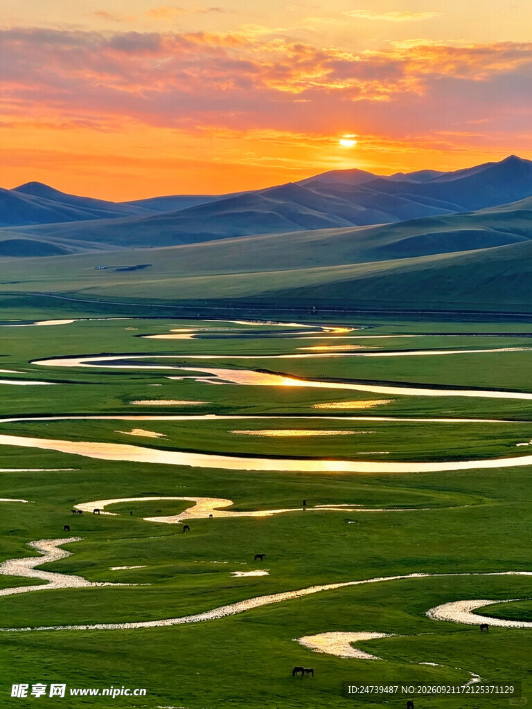 草原日落河湾风光