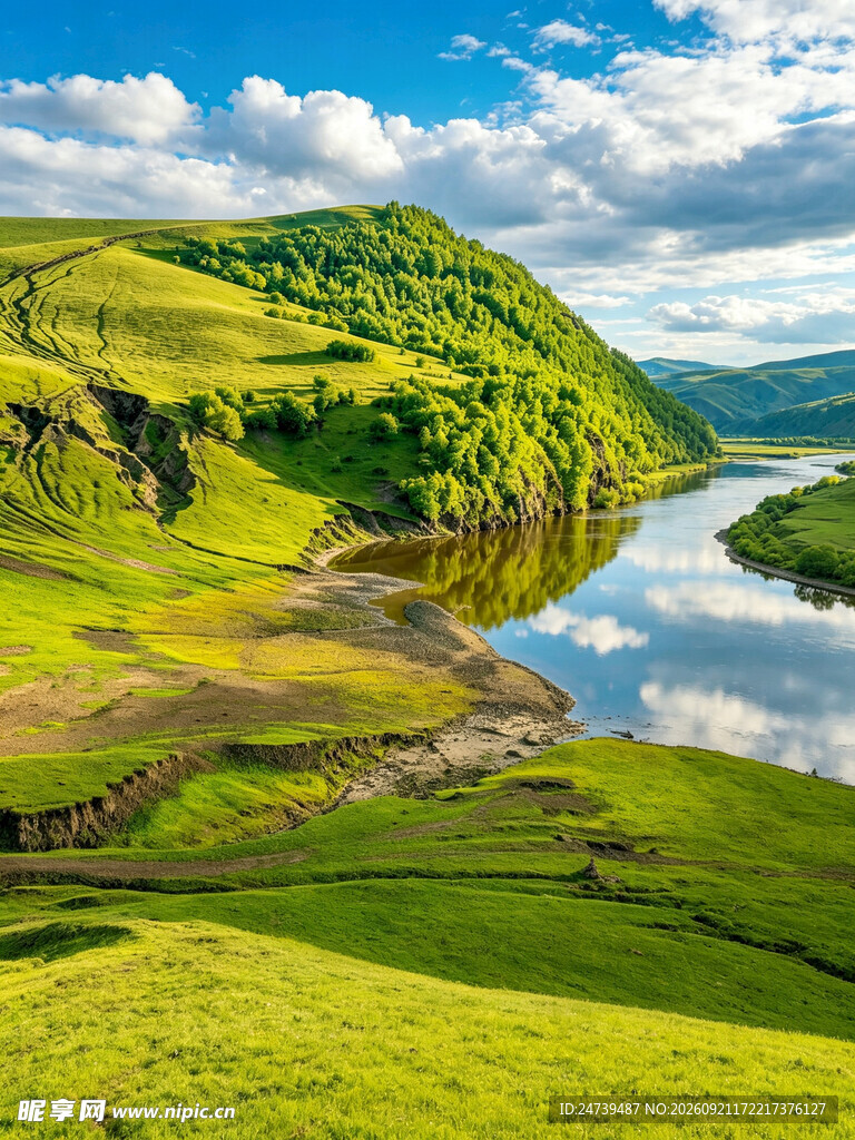 草原湖畔山林美景