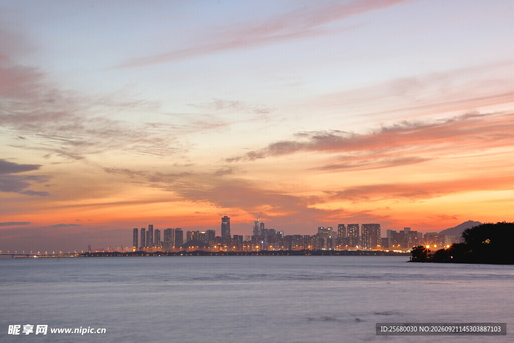 城市日落海景