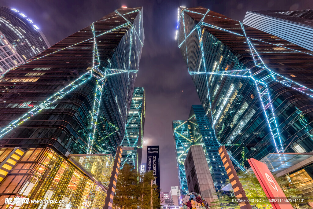 都市璀璨夜景摩天大楼