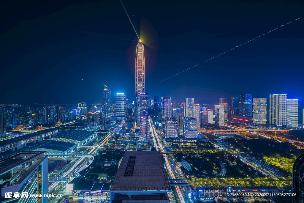 深圳夜景璀璨摩天大楼