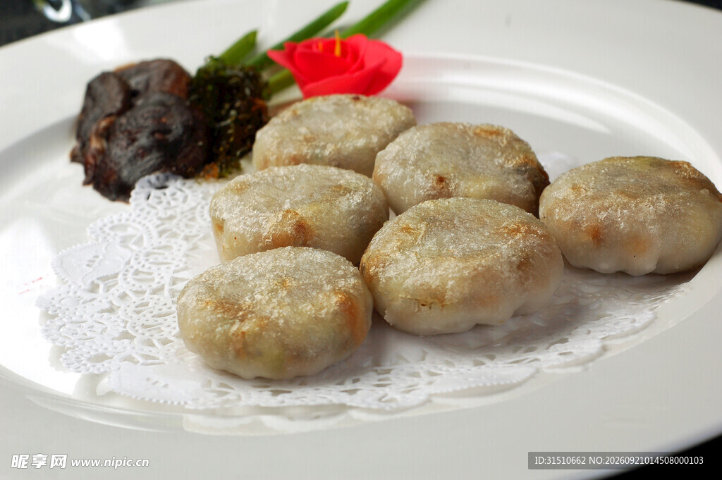美味香煎藕饼摆盘精致