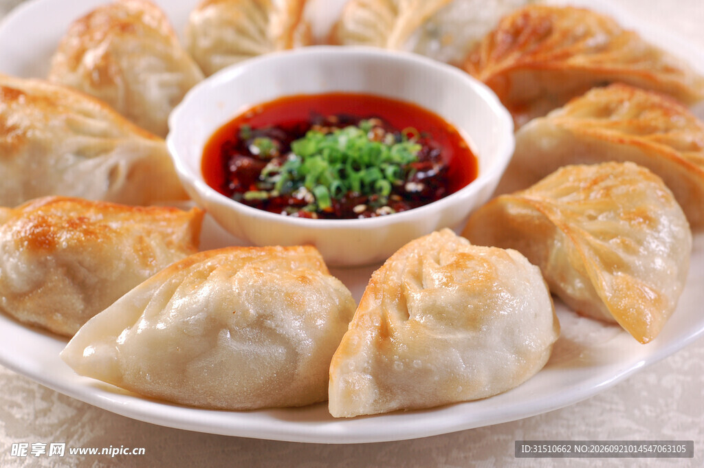 美味煎饺配特色蘸料