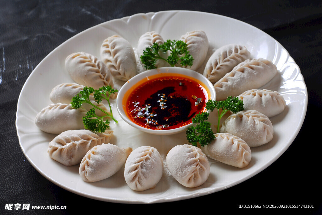 美味饺子配蘸料