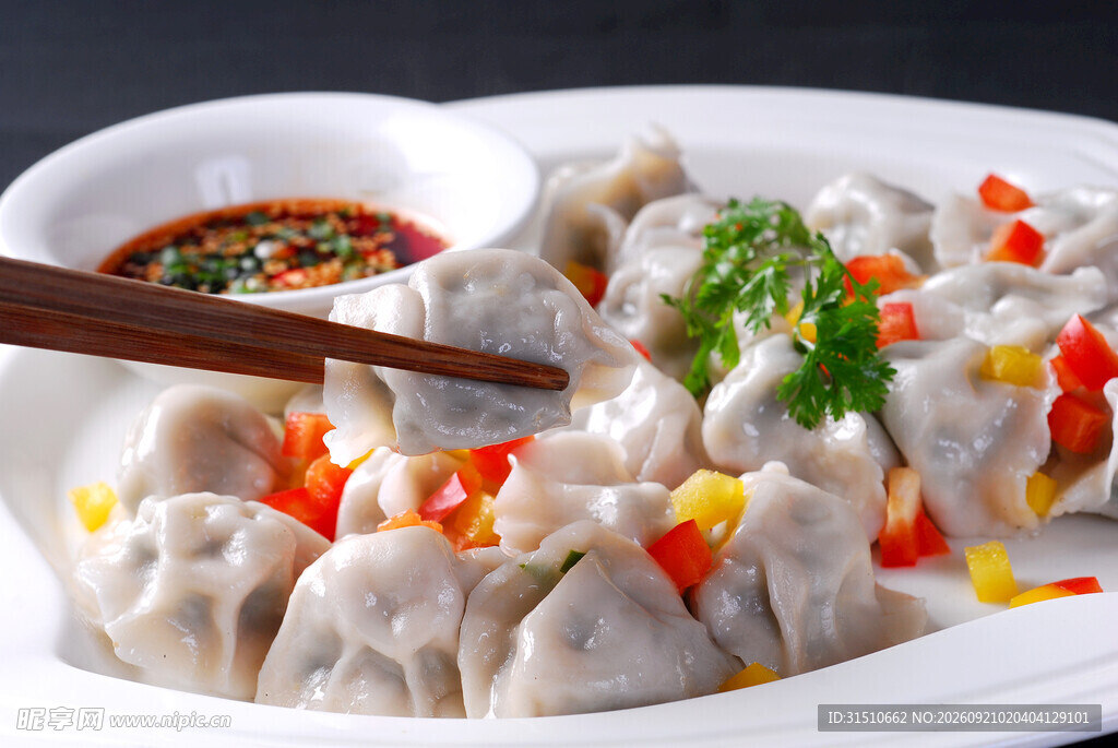 美味饺子配蘸料