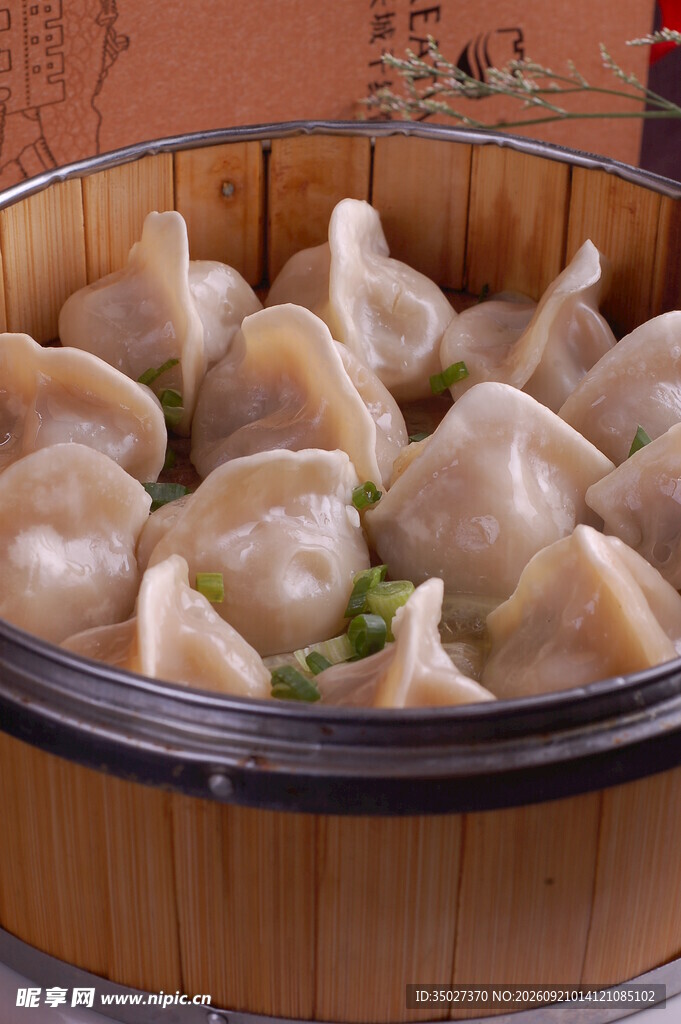 蒸笼里的美味饺子