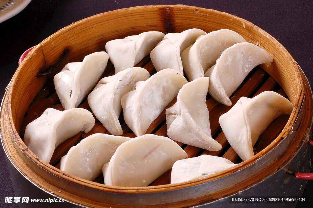 竹笼里的美味饺子