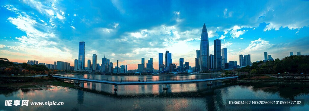城市天际线河畔壮丽景观