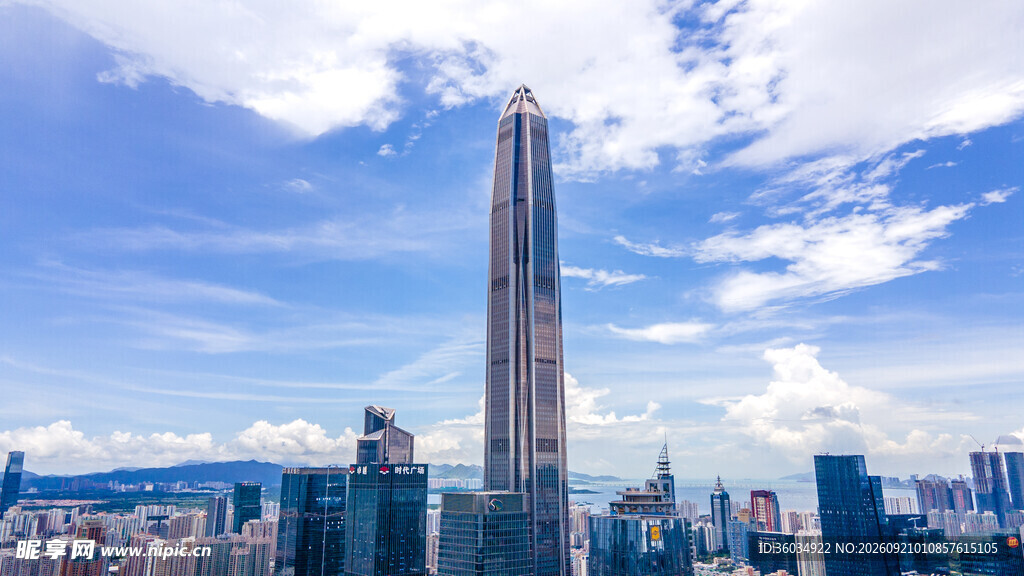 摩天大楼矗立城市天际线