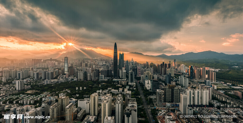 黄昏下的繁华都市景观