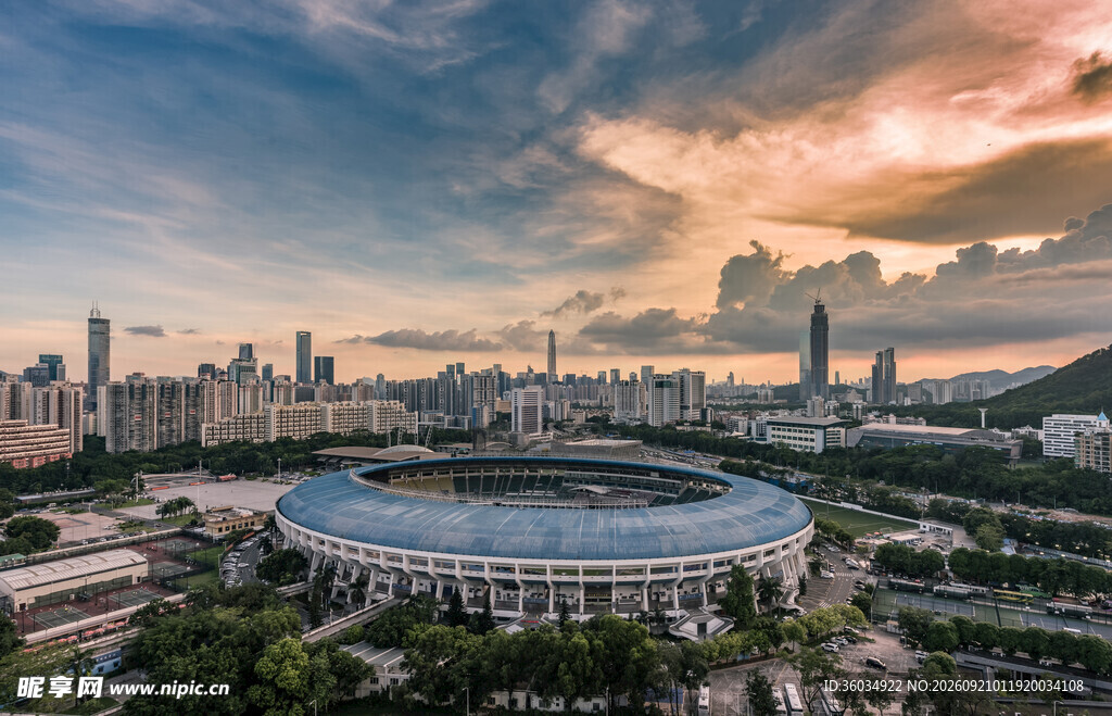 城市体育场与天际线美景